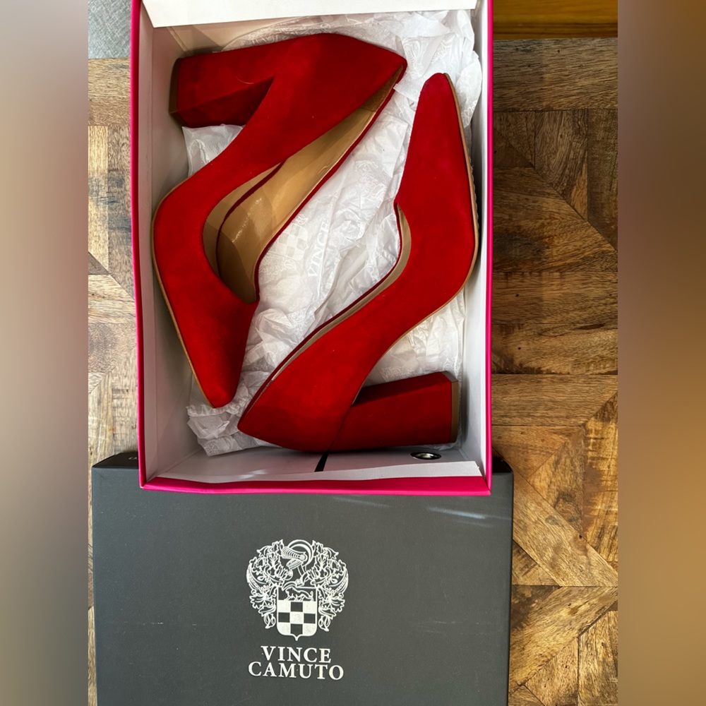 Women’s Size 8.5 Vince Camuto Cherry Red Suede Blockheal Pumps